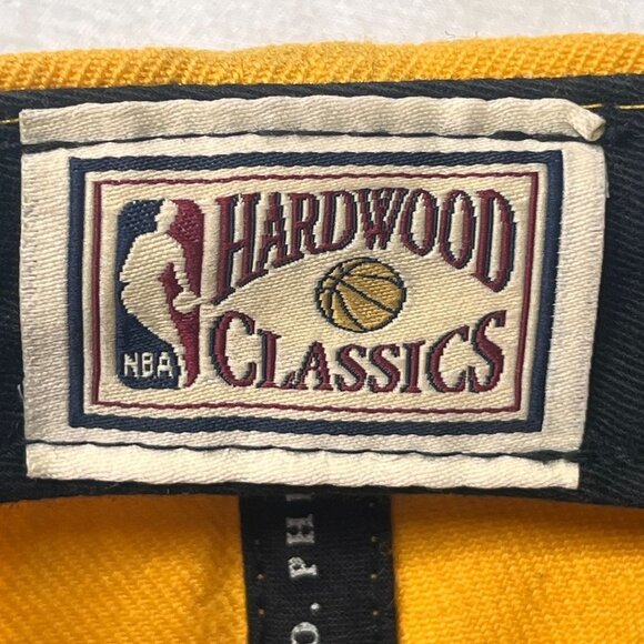 VTG Los Angeles Lakers Hat Men Snap Back Yellow Purple Adult NBA Mitchell & Ness - Picture 9 of 9